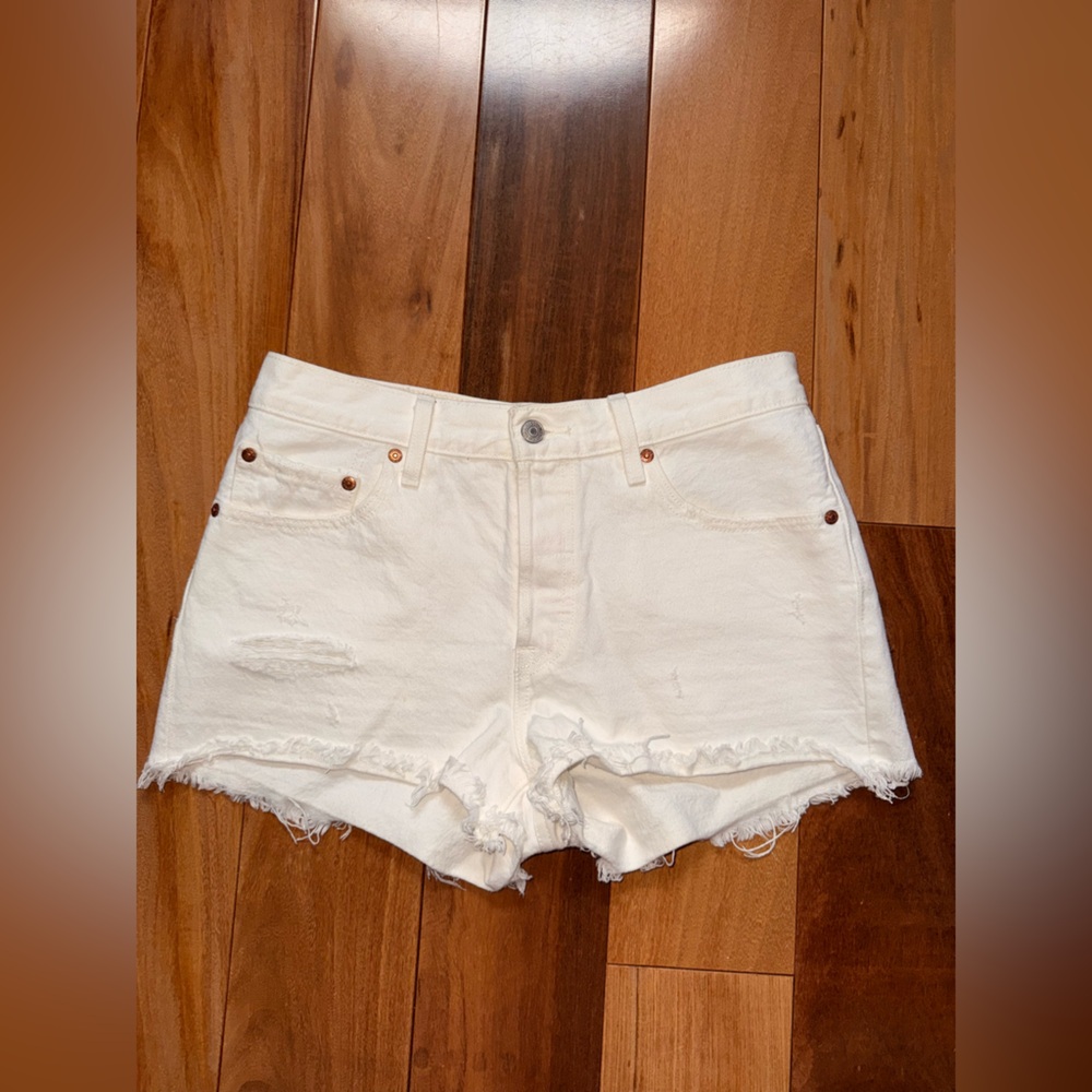 Levi's 501 Shorts in White